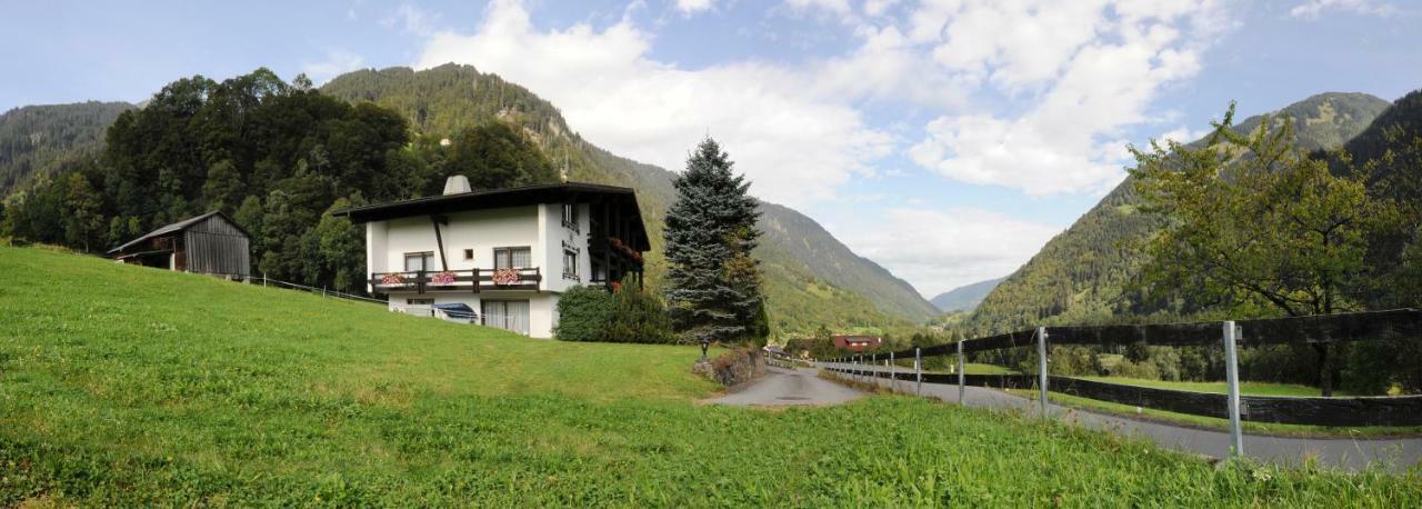 Haus Karin Bed & Breakfast Sankt Gallenkirch Bagian luar foto
