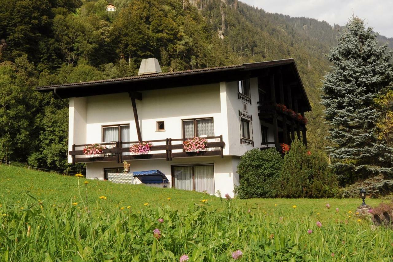 Haus Karin Bed & Breakfast Sankt Gallenkirch Bagian luar foto